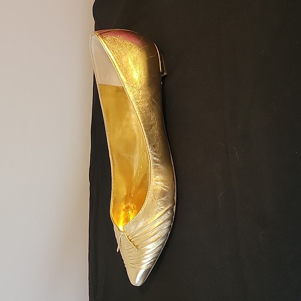 NWT!  BCBGIRLS Pointed Gold Metallic Flats in ORIGINAL BOX - Picture 7 of 9